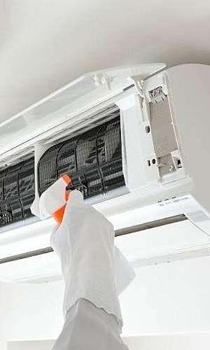 Limpeza e higienização de ar condicionado